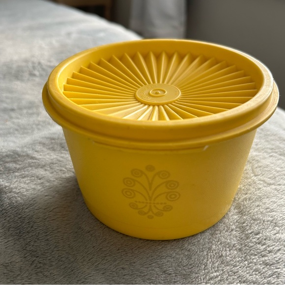Tupperware Servalier Canister - Picture 3 of 4